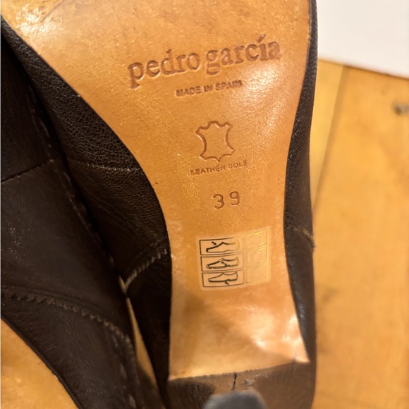 Pedro Garcia Leather Pumps 4” Mary Jane Style SZ 8 US, Euro 39,Round Toe Cute - Picture 5 of 8